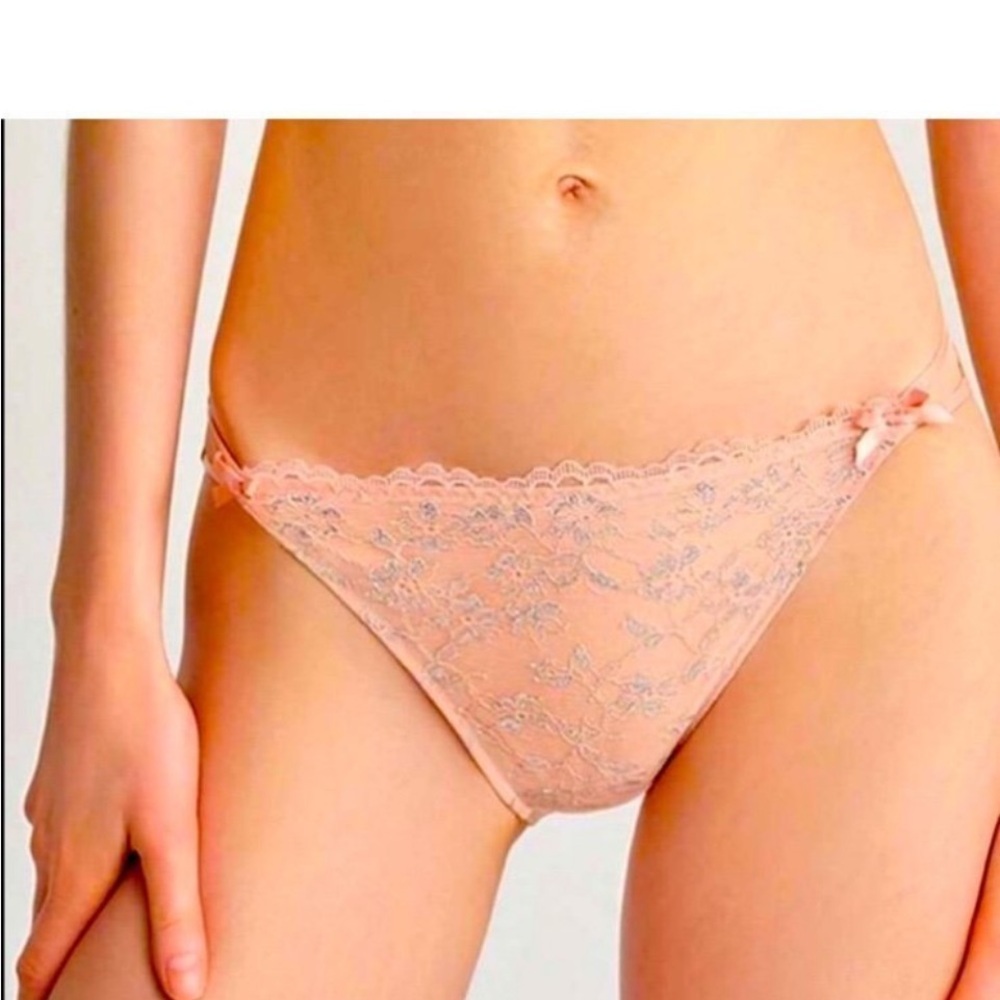 Elegant Lace Lingerie Set in Cream - Picture 6 of 13
